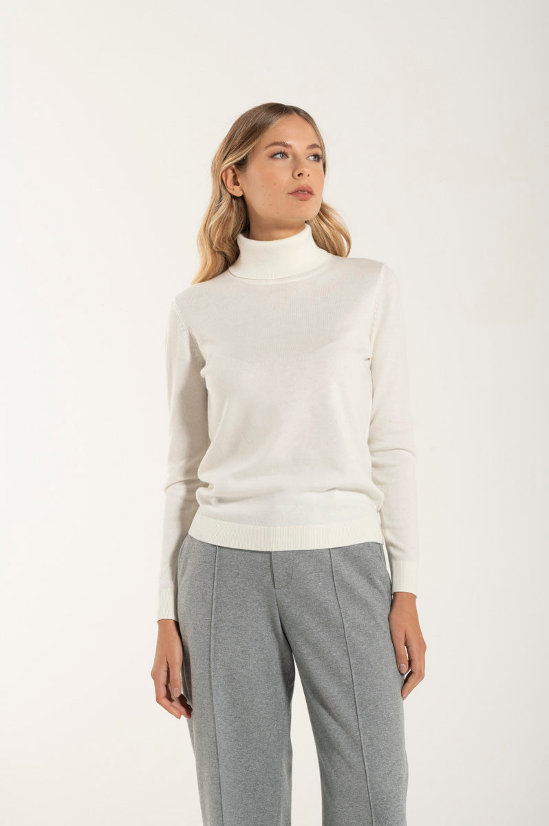 Velora™ | Classic Cashmere Turtleneck